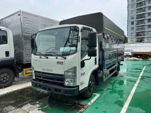 ISUZU QKR 270 THÙNG BẠT