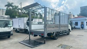ISUZU 2.5 Tấn Bạt Bửng Nâng