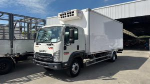 Xe Tải 8 Tấn ISUZU đông lạnh
